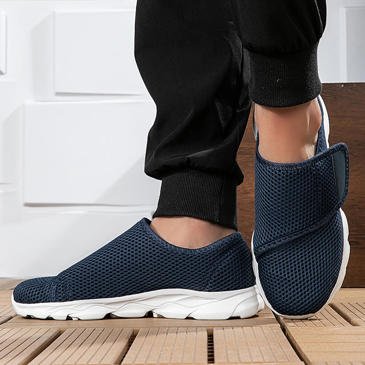 Tênis Ortopédico Feminino para Pés Inchados, Largos e com Joanetes – ConfortWalk™