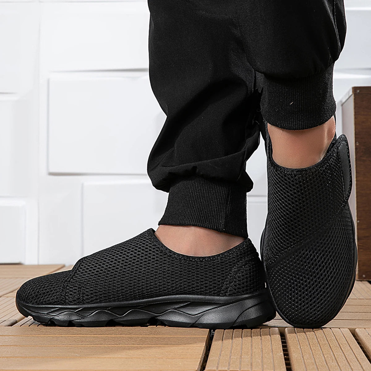 Tênis Ortopédico Feminino para Pés Inchados, Largos e com Joanetes – ConfortWalk™