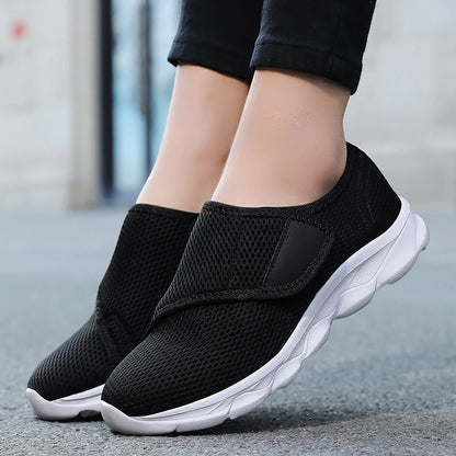 Tênis Ortopédico Feminino para Pés Inchados, Largos e com Joanetes – ConfortWalk™