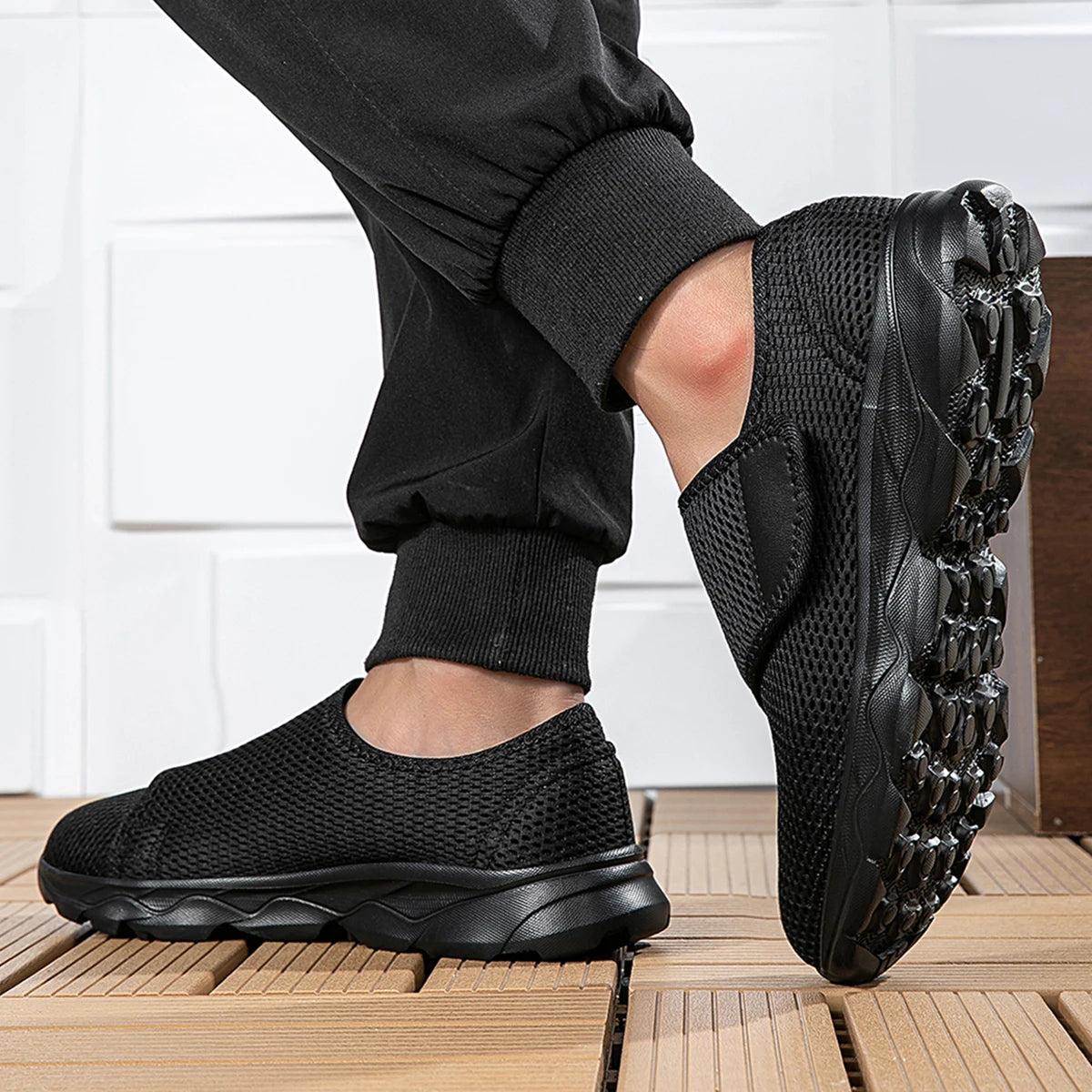 Tênis Ortopédico Feminino para Pés Inchados, Largos e com Joanetes – ConfortWalk™