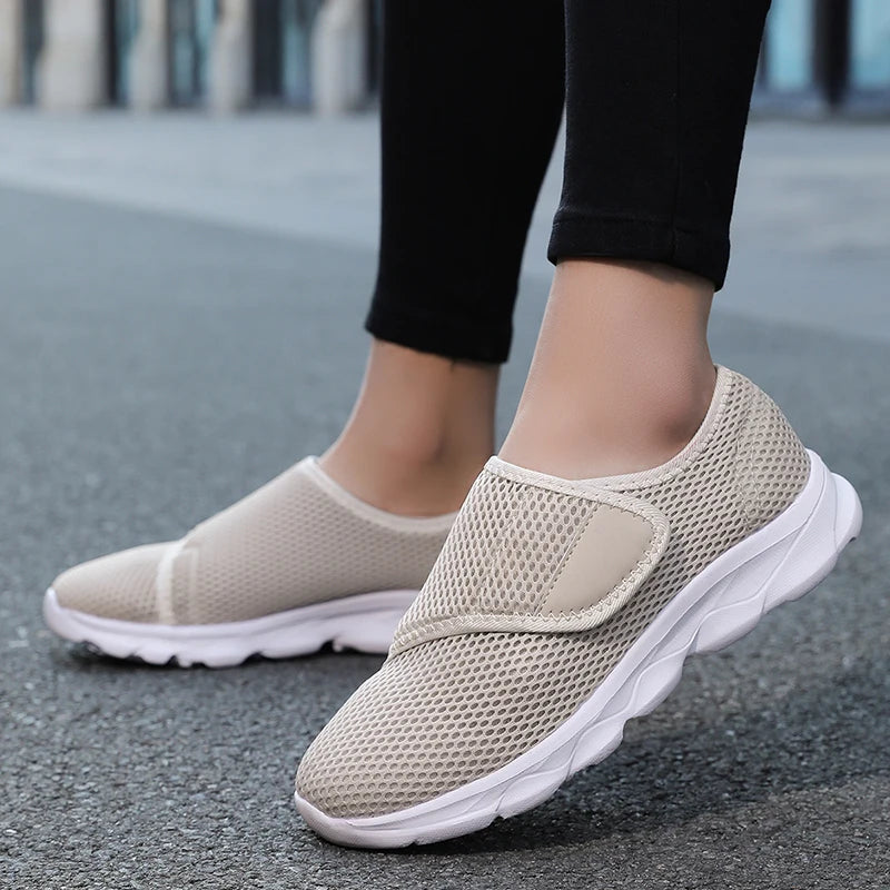 Tênis Ortopédico Feminino para Pés Inchados, Largos e com Joanetes – ConfortWalk™