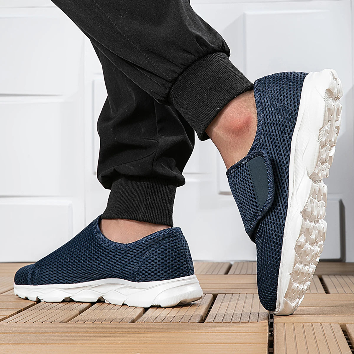 Tênis Ortopédico Feminino para Pés Inchados, Largos e com Joanetes – ConfortWalk™