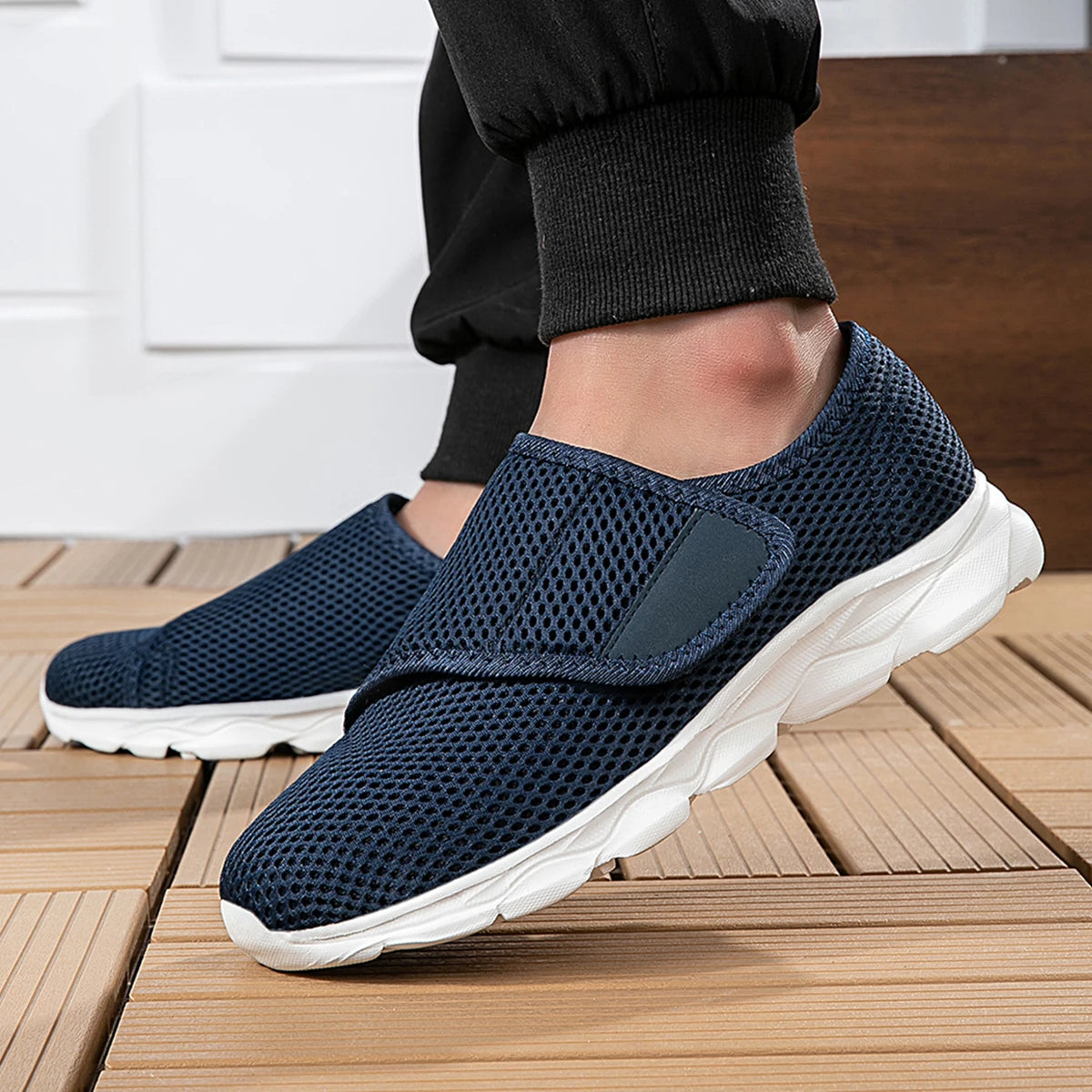 Tênis Ortopédico Feminino para Pés Inchados, Largos e com Joanetes – ConfortWalk™
